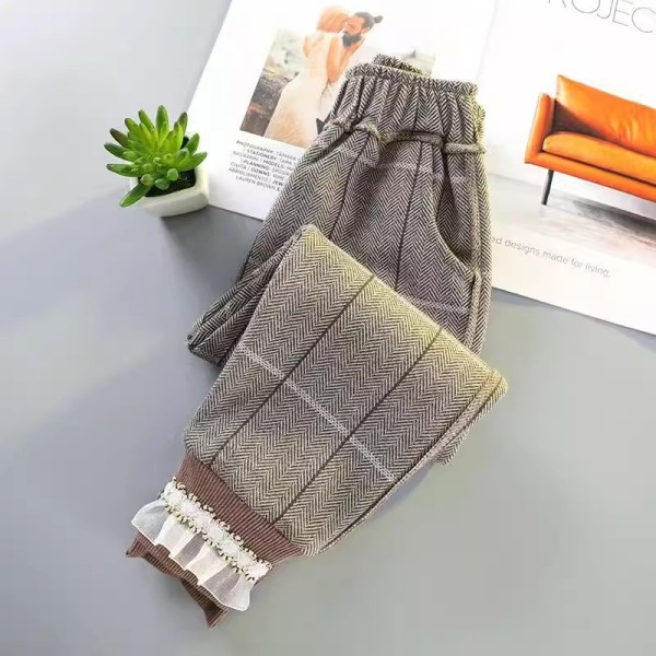 Autumn and winter plaid pants for girls are medium thick